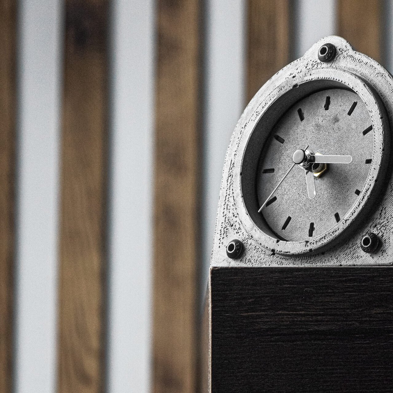 Alternative view of Stalo laikrodis